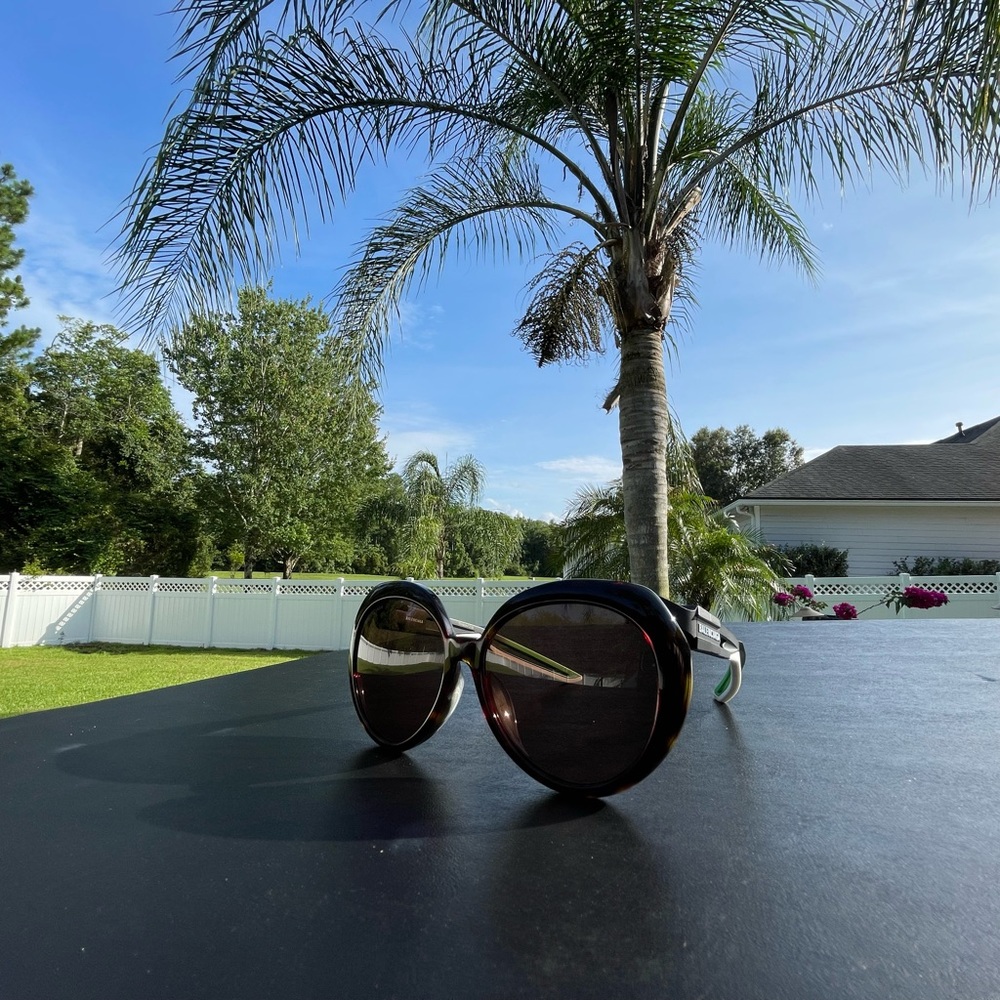 Balenciaga black, white, green sunglasses new in box - Picture 6 of 7